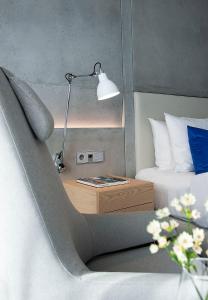 Cama ou camas em um quarto em Renaissance Warsaw Airport Hotel