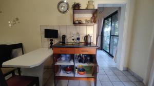 Maison Ambre Guesthouse tesisinde mutfak veya mini mutfak