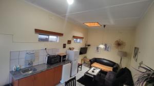 Maison Ambre Guesthouse tesisinde mutfak veya mini mutfak