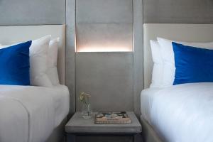 Cama ou camas em um quarto em Renaissance Warsaw Airport Hotel