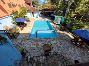 Bazén v ubytování POUSADA BELLA SPIAGGIA nebo v jeho okolí