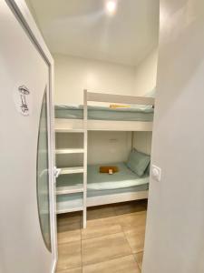 Postel nebo postele na pokoji v ubytování Appartements neuf - Frontière de Monaco - clim - WIFI