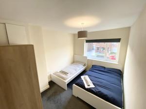 a small bedroom with a bed and a window at Tranquil Charming Stay in Atherton