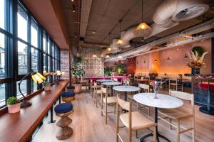 Restaurace v ubytování room2 London Chiswick Hometel