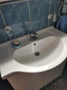 a white sink in a bathroom with at Šumadijska panorama in Topola +30 photos