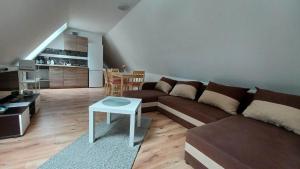 a living room with a couch and a table at Milla Apartmanok in Eger