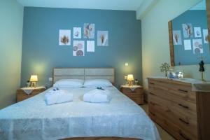 Katil atau katil-katil dalam bilik di Vothinoi Luxury Home