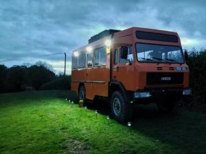 Foto de la galeria de Glamp in Style in a Converted Army Truck a Battle