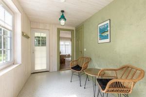 a dining room with chairs and a table and a window at Kalakuninga Puhkemaja in Liimala