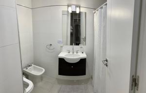 Ett badrum på Departamento moderno 3 ambientes con cochera