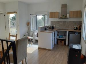 a kitchen with a sink and a counter top at Casa Vitalis in Vilamarxant
