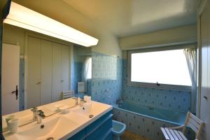 Et badeværelse på Sabilande - Seignosse situation agréable dans quartier calme et boisé proche de la plage et du lac d'hossegor