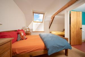 מיטה או מיטות בחדר ב-The Big Barn