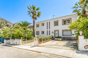 a white house with palm trees and a street at Sta Barbara 9 Canyelles Roses - Immo Barneda in Roses