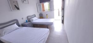 Hostal San Martin de Montalban客房内的一张或多张床位
