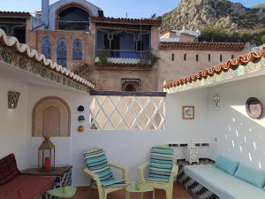 a living room with chairs and a couch at Dar Anneke in Chefchaouen