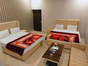 Un pat sau paturi într-o cameră la Hotel Royal Fort