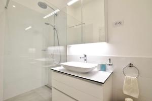Luxury Apartment by Hi5 - Budapest Broadway (094) 1066 Budapest, 30 Zichy Jenő utca kép - 2