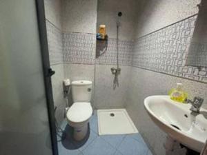 a bathroom with a toilet and a sink at Superbe appartement en bord de mer , banana beach in Aourir