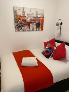 Posteľ alebo postele v izbe v ubytovaní BRENDA'S APART HOTEL LONDON -Elephant & Castle