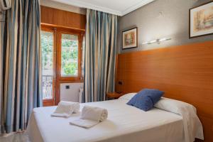 a bedroom with two beds and a window at Hotel Restaurante Felipe II in Ayna +63 photos