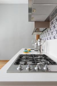 a kitchen with a stove top in a kitchen at Rialto Bridge Lovely Apartment in Venice