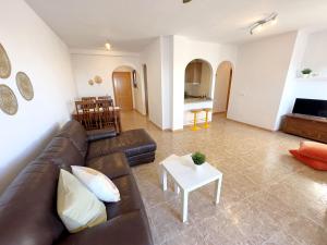 Posedenie v ubytovaní Apartamento Las Yucas, Frigiliana 2 Bedroom 2 Bathroom apartment with Large Terrace and Amazing Views HansOnHoliday Rentals