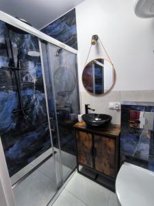 a bathroom with a shower and a sink at Bezdroża Mazurskie in Mrągowo