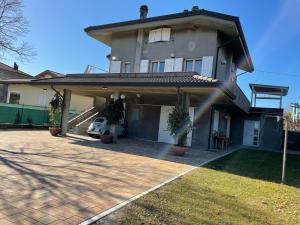 a house with a driveway in front of it at Villa Nino Bixio in Bellaria-Igea Marina