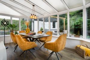 a dining room with a table and chairs at Bellfoot Rural Retreat and Hot Tub in Grasmere