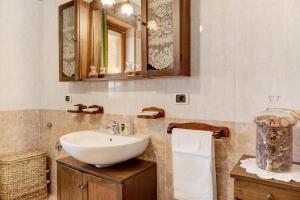 a bathroom with a sink and a mirror at Magnolia in Cisterna dʼAsti