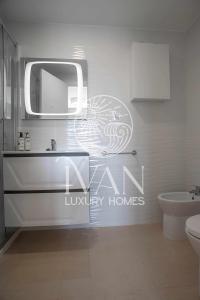Koupelna v ubytování Casa Hugo Ivan Luxury Homes 8ªPlta Norte 1ªLinea