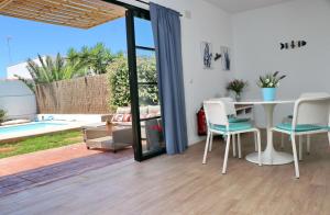 Πισίνα στο ή κοντά στο Chalet Isla Papua +22 φωτογραφίες