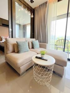 Χώρος καθιστικού στο Citygate in Kamala beach - Perfect Stay for Digital Work