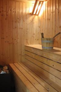 a wooden sauna with a bucket on top of it at HOME 2201 in Gerasdorf bei Wien