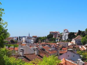 リスボンにあるMosteiro - Lissabon Altstadtの屋根と建物のある街並み