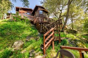 California Hot Springs Creekside Treehouse Cabin