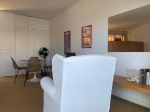 a living room with a white couch and a table at ESPERANÇA 32 in Palamós