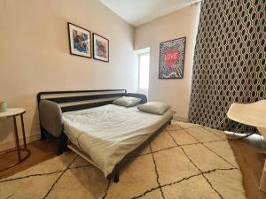 Ένα ή περισσότερα κρεβάτια σε δωμάτιο στο Le minage - Coeur de ville