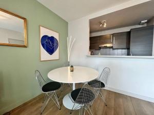 Η κουζίνα ή μικρή κουζίνα στο Le minage - Coeur de ville