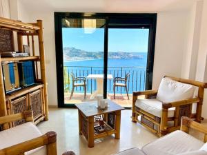 a living room with a view of the ocean at Chalet Tropical Bay Views in La Herradura