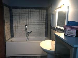 Bagno di Country house in the Langhe with vineyard