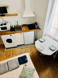 Köök või kööginurk majutusasutuses cozy studio in the heart of Clermont-Ferrand