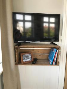 a flat screen tv sitting on top of a cabinet at BnB Thuroe in Svendborg