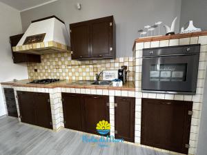 Kuchyň nebo kuchyňský kout v ubytování Perla di Mare + 18 fotografií