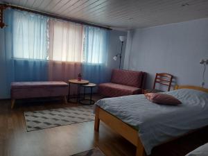 เตียงในห้องที่ Adu-Jaani Kodumajutus
