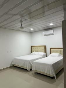 Ein Bett oder Betten in einem Zimmer der Unterkunft Hotel Palmeras Del Sinu