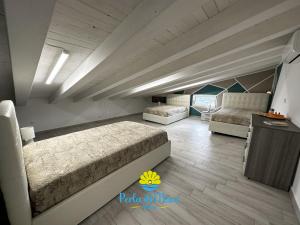 Postel nebo postele na pokoji v ubytování Perla di Mare
