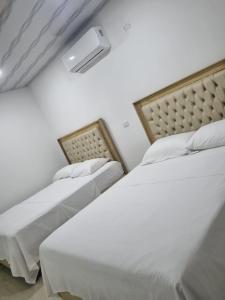 Een bed of bedden in een kamer bij Hotel Palmeras Del Sinu