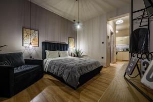 Postel nebo postele na pokoji v ubytování Eleni Zirganou Studios & Apartments